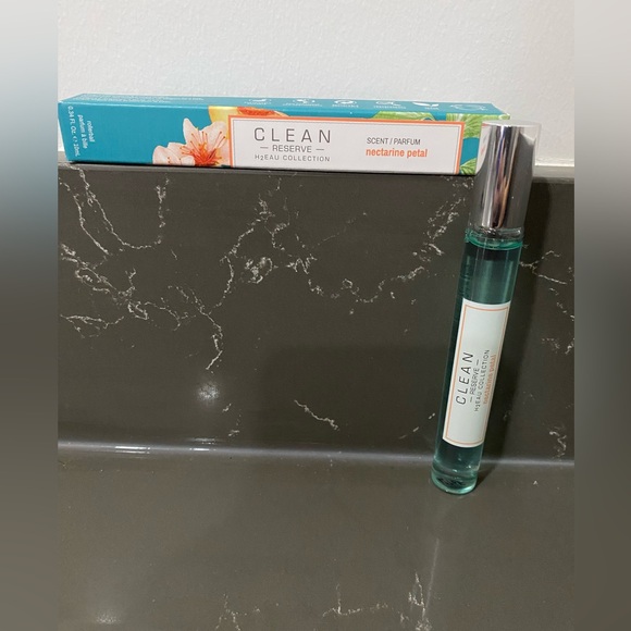 CLEAN RESERVE
H2Eau - Nectarine Petal Rollerball brand new unopened - Picture 2 of 3